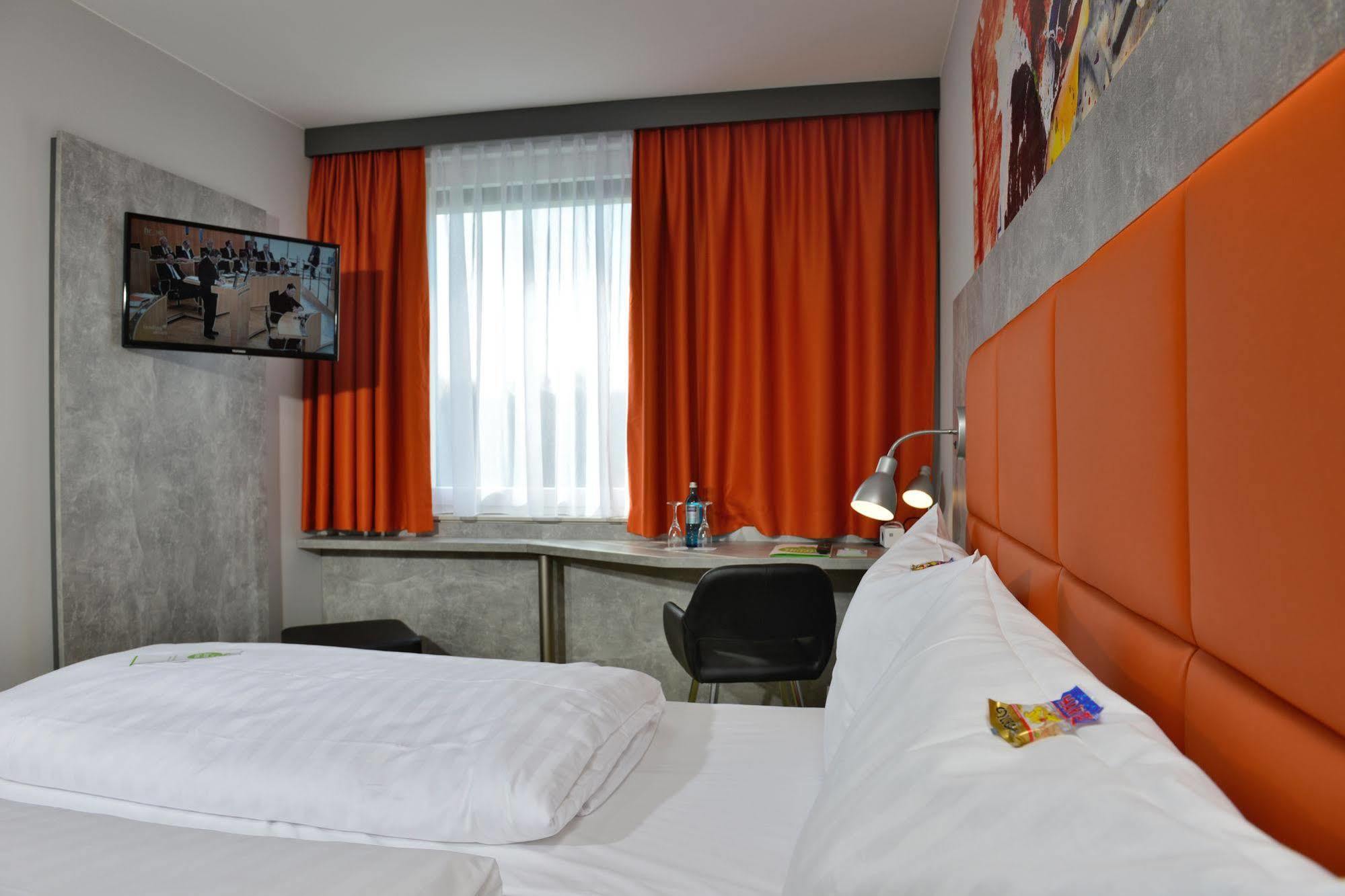 Sleepysleepy Hotel Giessen Linden エクステリア 写真