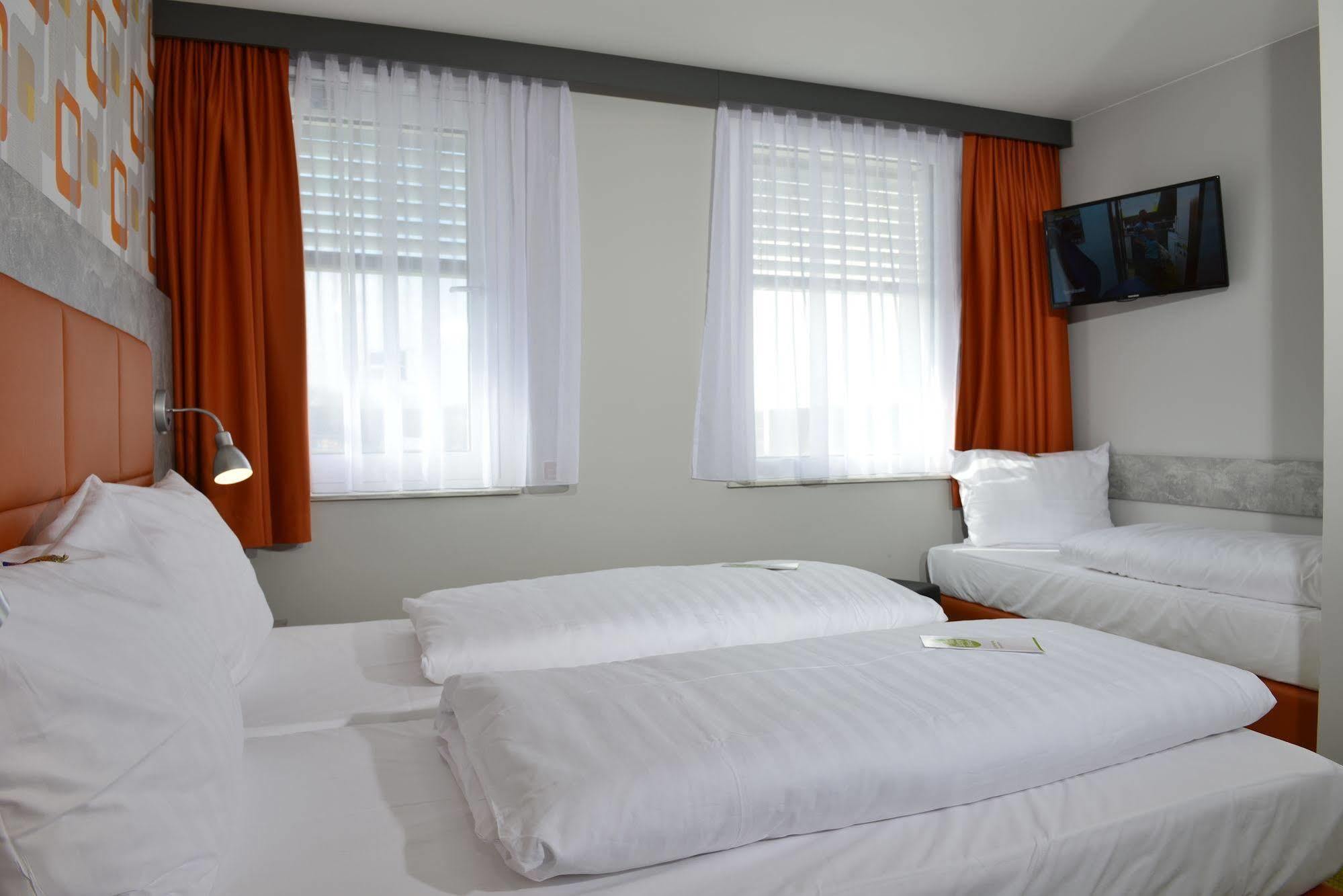 Sleepysleepy Hotel Giessen Linden エクステリア 写真