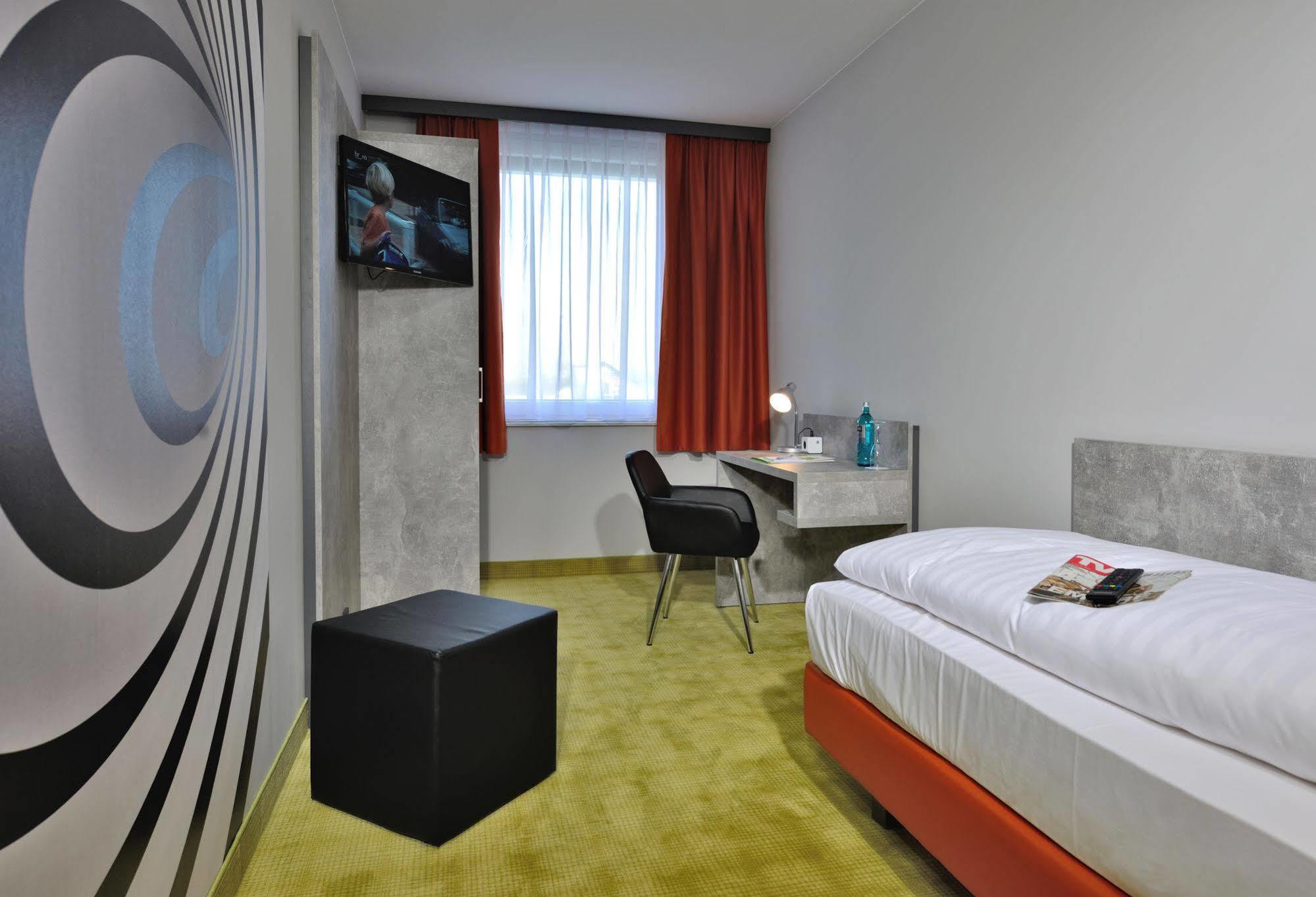 Sleepysleepy Hotel Giessen Linden エクステリア 写真